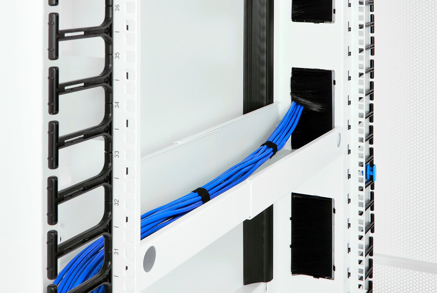 Front-To-Rear Cable Manager for ZetaFrame Cabinet